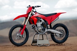 Ducati Desmo450 MX chega aos concessionários com ADN de competição acessível fora de pista