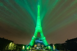 Hidrogénio ilumina a Torre Eiffel de forma sustentável - Tecnologia a pilha de combustível da Toyota num gerador EODev