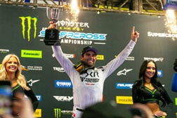 Jordon Smith e Triumph fazem História com Vitória no Supercross