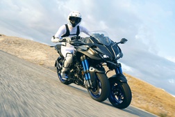 Nova Yamaha NIKEN, uma revolução marcada para breve.