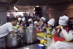 Sete crianças em tratamento no IPO de Lisboa aprendem a cozinhar com o Chef Miguel Rocha Vieira
