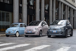 Fiat 500 lidera a indústria automóvel elétrica em Itália e na Alemanha - No primeiro semestre de 2022, a seu 65º aniversário