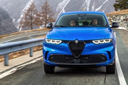 Alfa Romeo Tonale prepara-se para entrar em pista - Com os pilotos Valtteeri Bottas e Zhou Guanyu