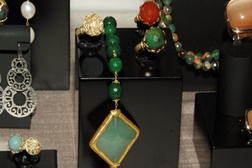  PORTOJOIA: 25 anos a apoiar as empresas do setor - História da feira confunde-se com a da joalharia, ourivesaria e relojoaria.