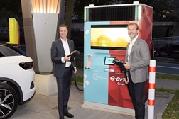 E.ON e Volkswagen lançam carregador “pop-up” - Carregador rápido com bateria de armazenamento para “plug-and-play” imediato