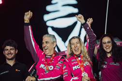 Maria Luís Gameiro sonhou e o sonho tornou-se realidade - Dakar 2025 chegou ao fim e a festa contou com o Team Motivo JCB