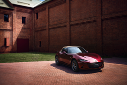 Nova Edição Especial “35th Anniversary Model” celebra  35 anos do Mazda Roadster - Comercializado na Europa e noutros mercados como Mazda MX-5 e Mazda MX-5 RF