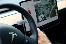 Segurança mais avançada para os proprietários de carros Tesla - Assistência à condução