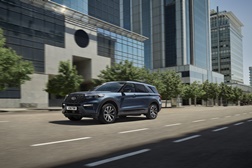 Off-Road: Ford Explorer Plug-in Hybrid - Eletrificado e 7 lugares de luxo