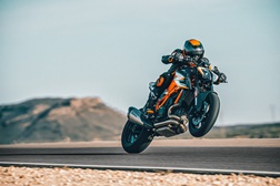 KTM 1290 Super Duke RR – A versão furiosa da Besta é uma “track weapon” incrível!
