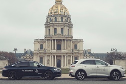 DS Automobiles desfila na Paris Fashion Week - 25 unidades DS 7 Crossback E-Tense 4x4 300 e DS 9 E-Tense 225