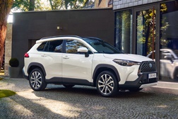 Toyota lança campanha para o Corolla Cross - Versão SUV em campanha que apela às famílias pelo espaço e pela eficiência