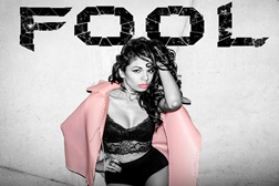 Mónica Ferraz regressa com novo single "Fool"