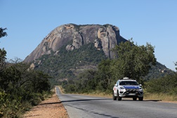 Goodyear e Rainer Zietlow chegam ao cabo na África do Sul - Rainer Zietlow completou o desafio Cape-to-Cape em menos de 22 dias (21 dias e 16 horas), percorrendo mais de 17.000 quilómetros com apenas um conjunto de pneus Goodyear Wrangler
