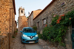 Renault e Aldeias Históricas de Portugal assinam protocolo  - Aldeia histórica de Castelo Rodrigo 1ª localidade de Portugal com mobilidade 100% sustentável