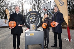 Continental inaugura campo de basquetebol feito de pneus - Transformar pneus de competição da Extreme E num espaço lúdico
