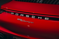 Prosche lança os novos 911 Carrera Coupé e 911 Carrera Cabriolet -  Em Portugal a partir de 132.847 euros