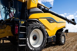 Michelin lança dois pneus inovadores para ceifeira-debulhadora CR11 da New Holland - Parceria exclusiva gera novos modelos CEREXBIB 2