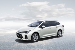 Suzuki introduz o novo Swace na europa - Uma elegante e versátil station wagon