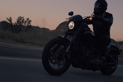 Jason Momoa junta-se à Harley-Davidson para campanha “United We Will Ride”