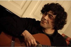 Guitarrista Paulo Melo atua no MAR Shopping Matosinhos