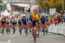 49.ª Volta ao Algarve - Magnus Cort ganha em Tavira e reforça comando da classificação geral