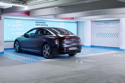 Estacionamento automatizado e sem condutor agora disponível no EQE Limousine - Estacionamento sem condutor é agora possível com o EQE Limousine no aeroporto de Estugarda