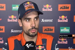 MotoGP, 2022, Catalunha – Oliveira na Gresini - Visto na boxe da equipa com o pai e Ciabatti