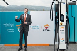 Repsol inaugura 1º ponto de recarga ultrarrápida de VE da Península Ibérica - Em Espanha