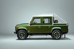 Família Classic Defender v8 com cor personalizada apresenta nova versão Double Cab