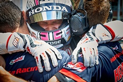 Tiago Monteiro com vitória única em Vila Real - Ao volante do Honda Civic Type R TCR