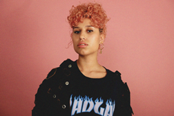 Raye está de volta com novo single "The Line"