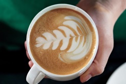 Há um novo ponto de encontro no Porto: Starbucks abre nova loja (com ofertas especiais)