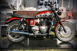 Elvis Presley, a Triumph Motorcycles e a máfia de Memphis