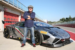 Canal Odisseia estreia em exclusivo "Cars That Rock" - Com apresentação de Brian Johnson, o carismático cantor dos AC/DC