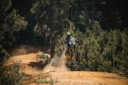 Vídeo – Ricky Carmichael leva a nova Triumph Tiger 1200 ao limite!