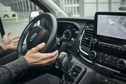 FORD Transit: Novas tecnologias para estacionar - Sistema de Estacionamento Assistido da Ford