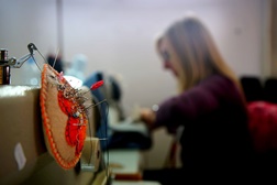 Dedalmania - A empresa que arranja a roupa das marcas de luxo