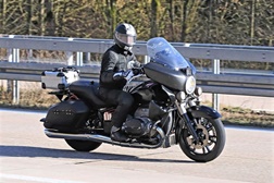 BMW Motorrad R18 Bagger quase no “ponto rebuçado”