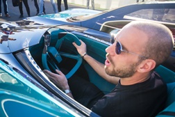 Jean-Éric Vergne galardoado com o troféu "Grand Prix" - No International Automobile Festival