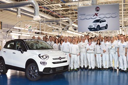  Fiat 500x bate recorde: produzida a unidade 500.000 - O veículo recordista pertence à série especial "120th"