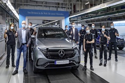 Fábrica de Bremen da Mercedes-Benz celebra 9 milhões de veículos produzidos - Este record foi obtido com uma EQC, um dos BV da marca