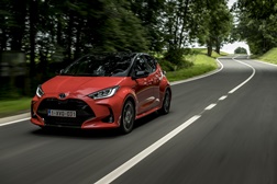 Toyota lança o Novo Yaris, pensado para a vida urbana - Motorização com o sistema híbrido de 4ª geração com 116 cv combinados