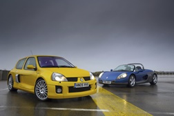 Renault CLIO V6: apaga velas do 20º aniversário - A melodia de um 3.0 V6 clássico com 285 cv de potência