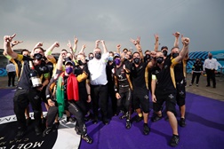 Fórmula E: António Félix da Costa é o novo Campeão do Mundo  - DS Techeetah renova título mundial de equipas