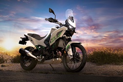 Kawasaki KLE 500 de 2027 terá nova versão com embraiagem automática - O nome do sistema é Smartride