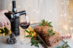 Este Natal, o futuro brinda-se com vinho do Porto - Há o clássico que brilha no presente. O Natal bebe-se com Porto.