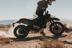 Ducati Scrambler Desert Sled Fasthouse – Uma edição limitada para festejar a vitória na Mint 400