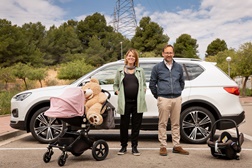 Uma cadeira de bebé sobre rodas – Seat ajuda - Cadeira de bebé deve ser sempre homologada e ir nos bancos traseiros do veículo