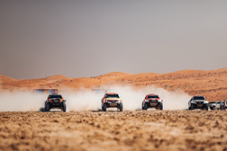 Toyota nos dois lugares mais altos do pódio no Dakar 2025 - Vitória de Yazeed Al Rajhi e Timo Gottschalk e segundo lugar para Henk Lategan e Brett Cummings